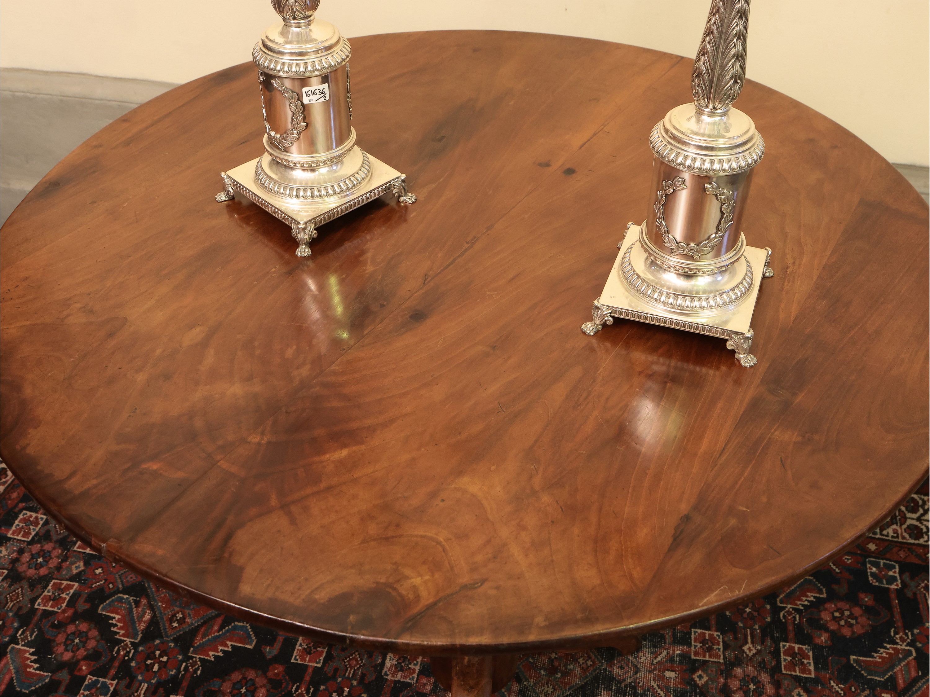 Tavolo a vela in noce