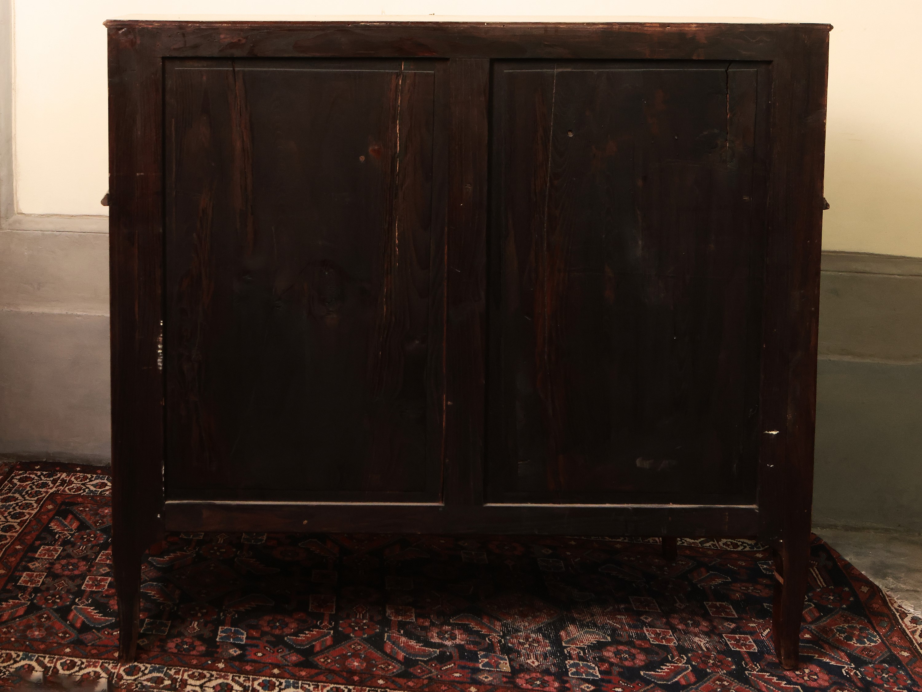 Cassettone a ribalta impiallacciato in legno di rosa ed altre essenze