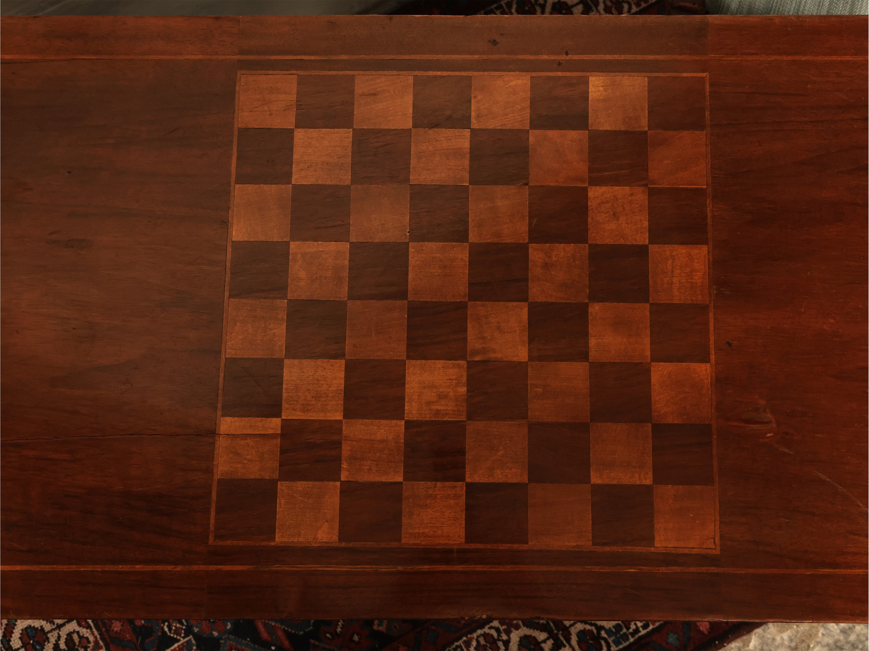 Tavolino basso da gioco in noce