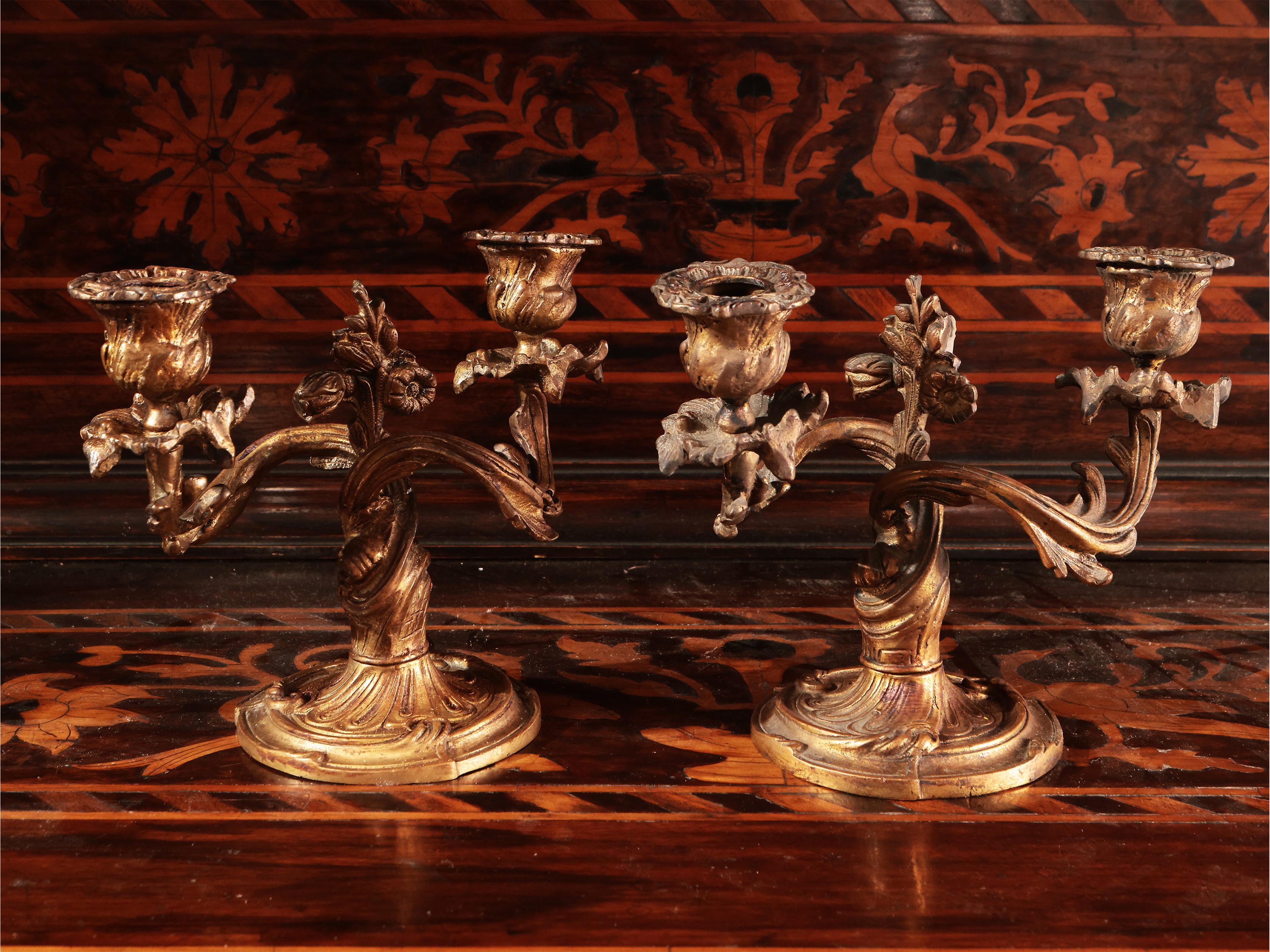 Serie di Quattro Candelabri in Bronzo Dorato