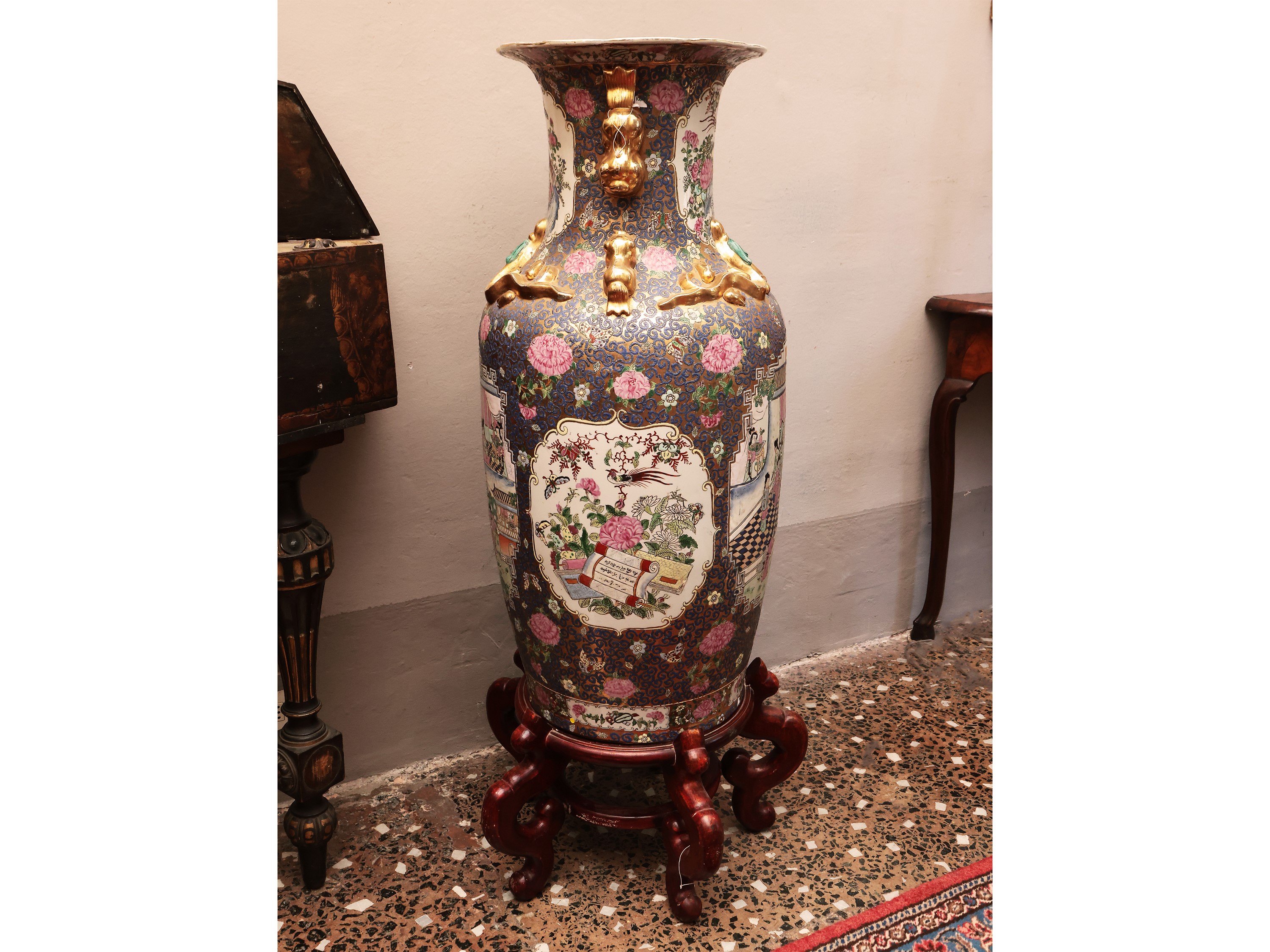 Grande vaso a balaustro in porcellana