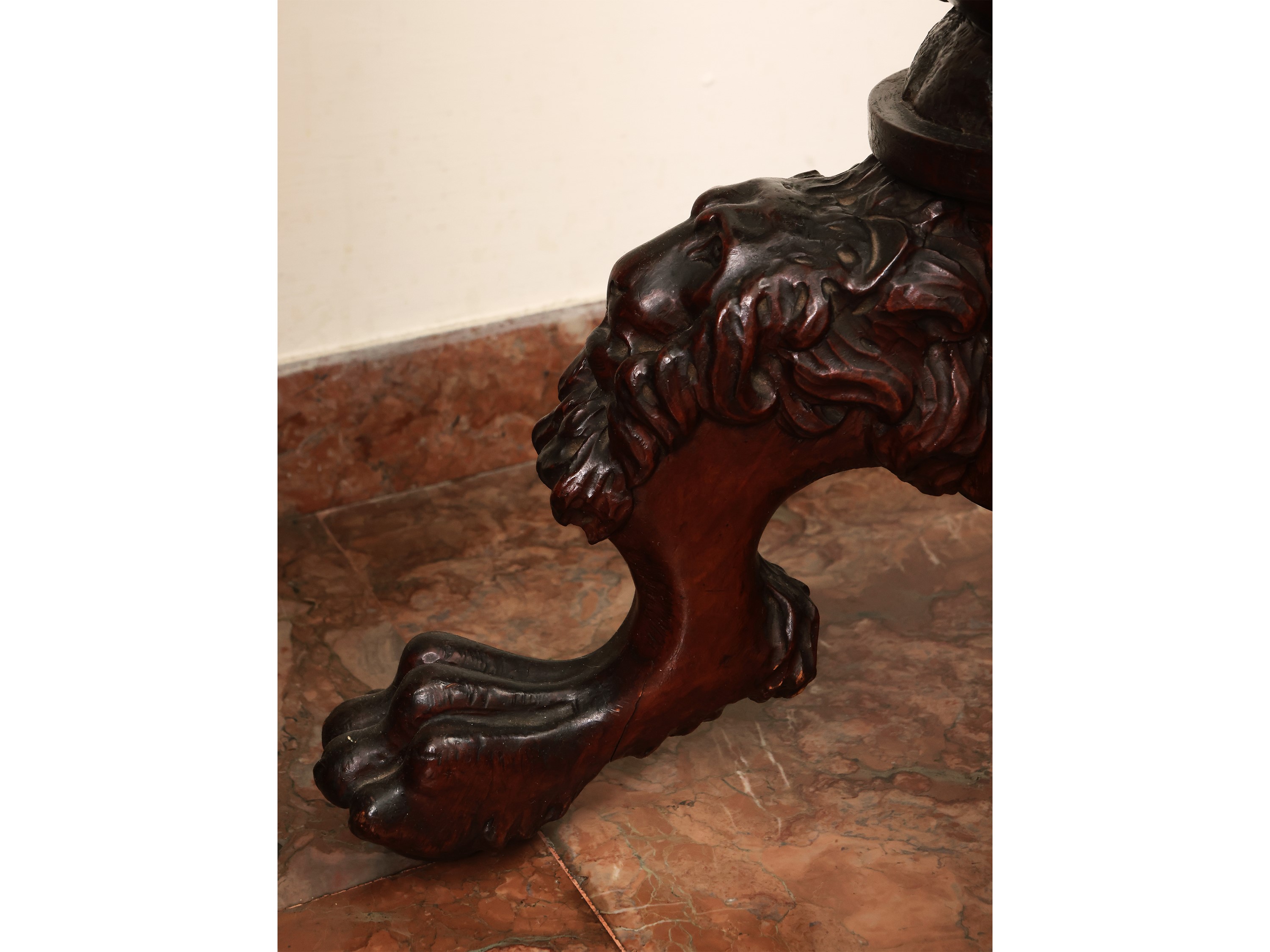Tavolino-scultura da Appoggio in Noce