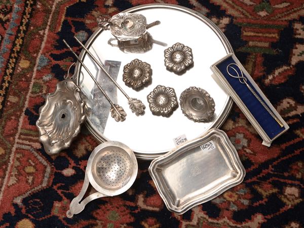 Assortimento di curiosità in argento