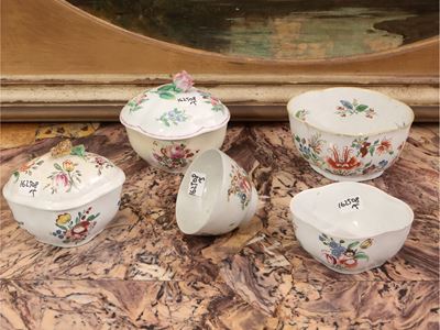 Assortimento di Porcellane da Collezione, Doccia