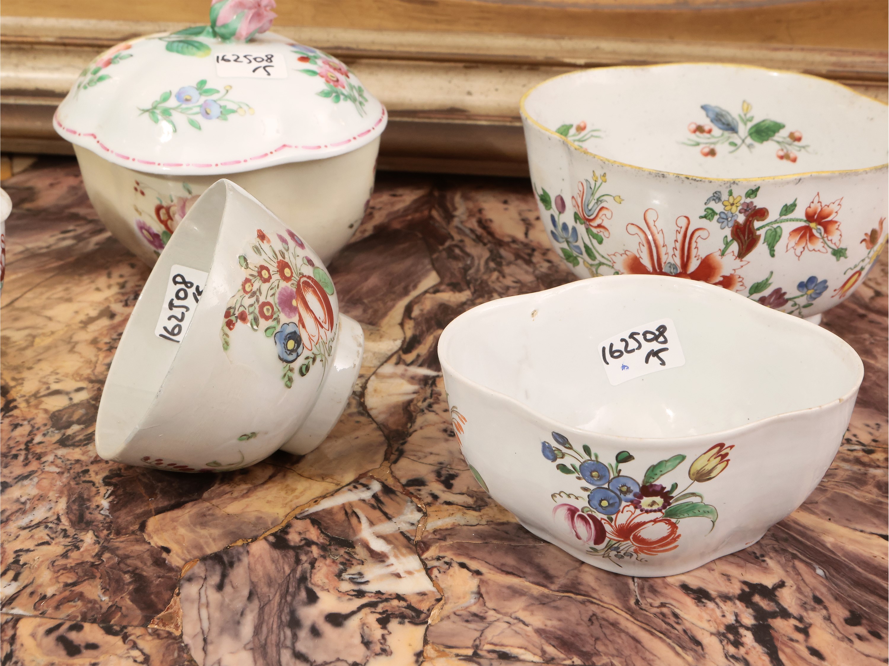 Assortimento di Porcellane da Collezione, Doccia