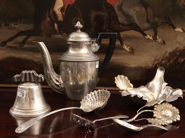 Assortimento di accessori per la casa e la tavola in argento