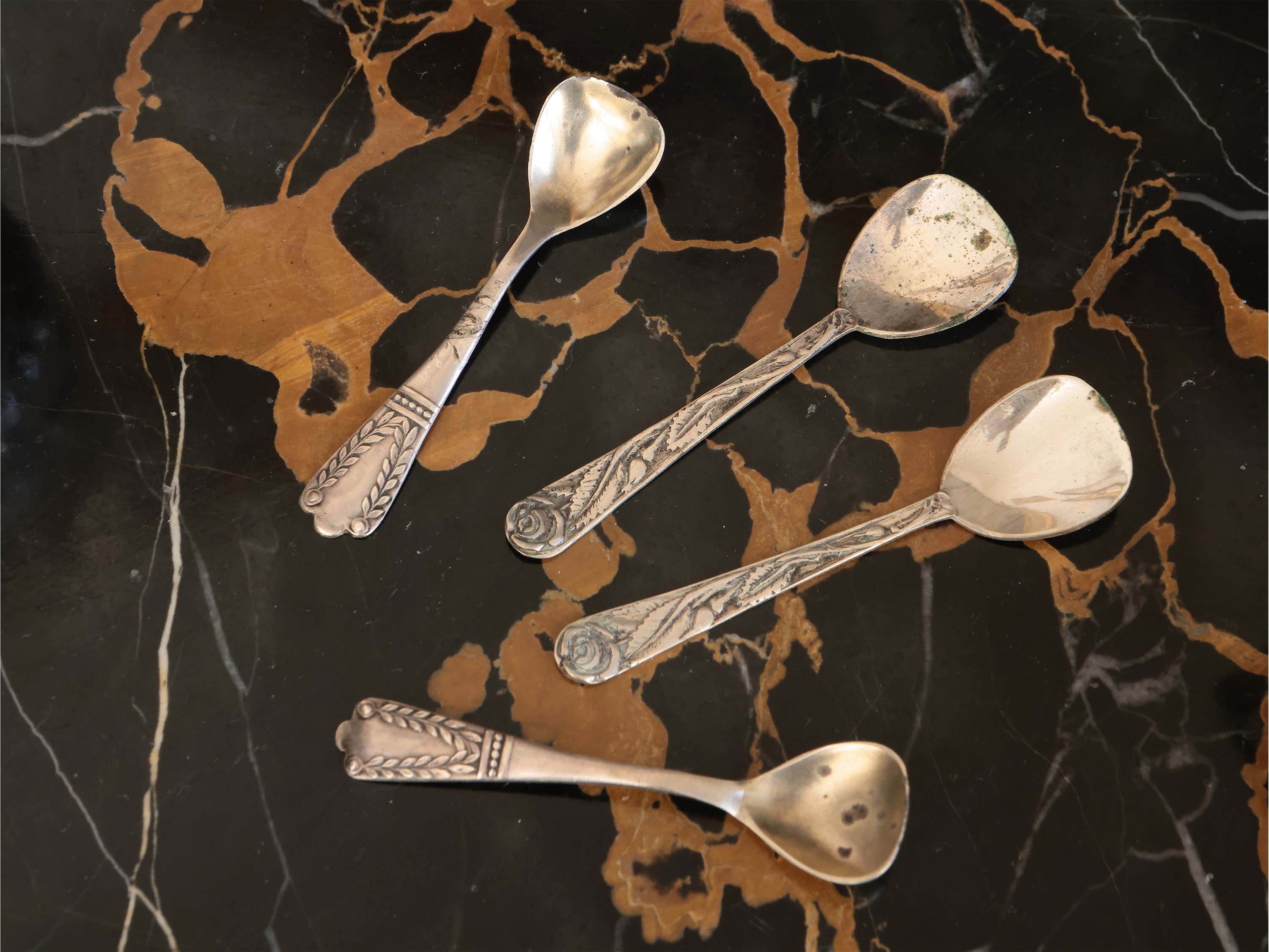 Serie di quattro saliere d'epoca in argento