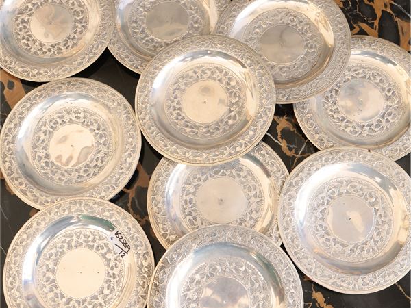 Serie di dodici piattini da pane in argento