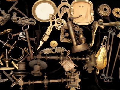 Miscellanea di Curiosità in Ottone e Altri Metalli