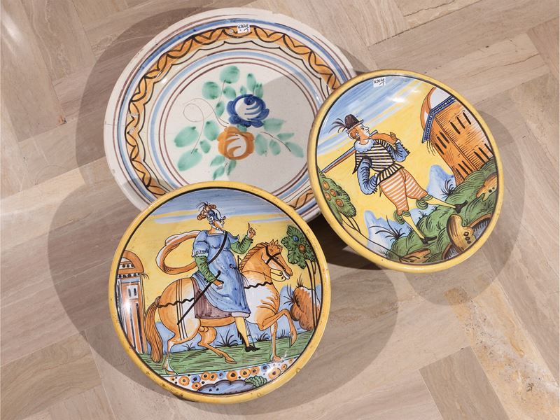 Coppia di Piatti da Parata in Terracotta Smaltata