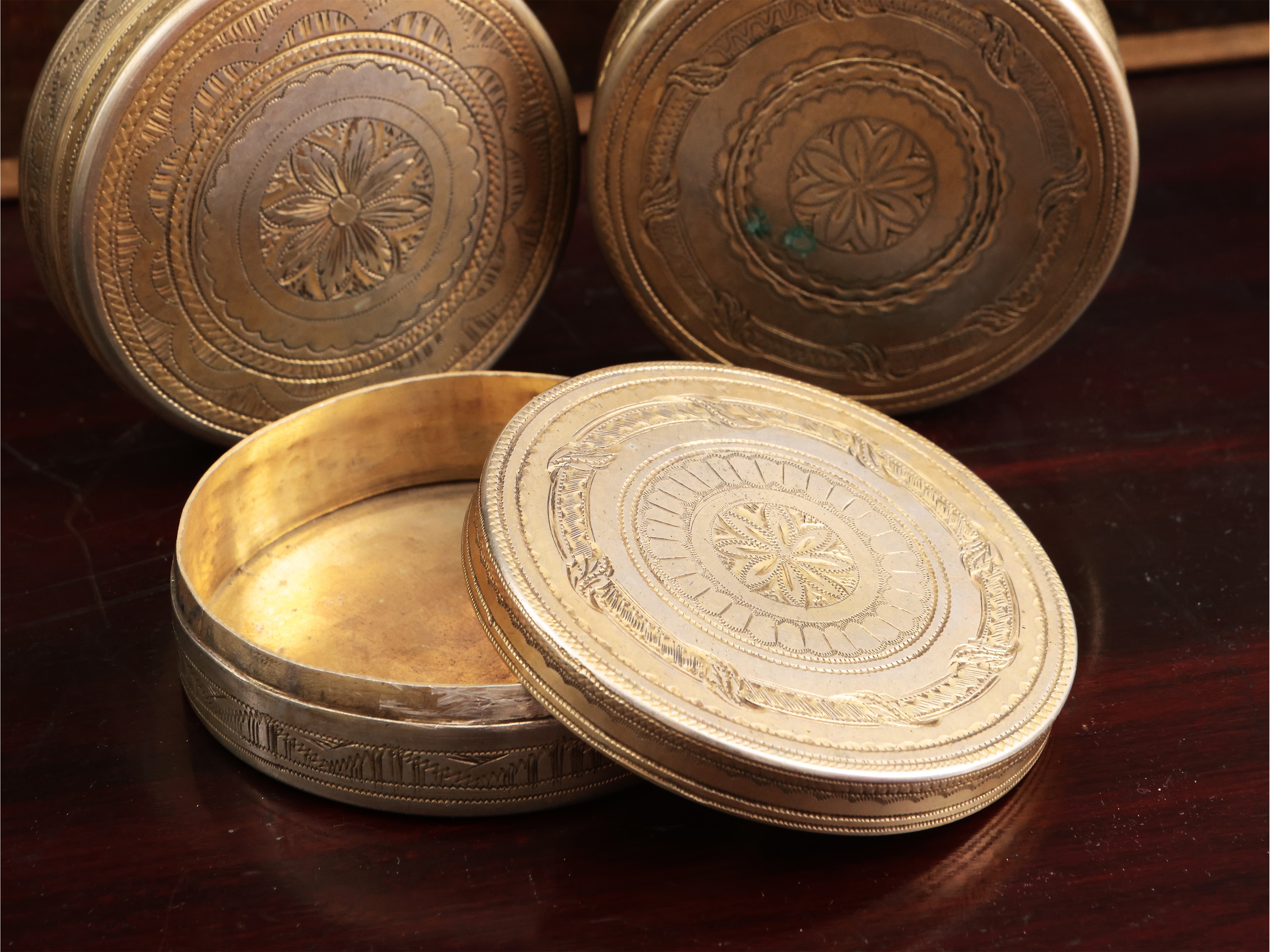 Tre tabacchiere in argento vermeil