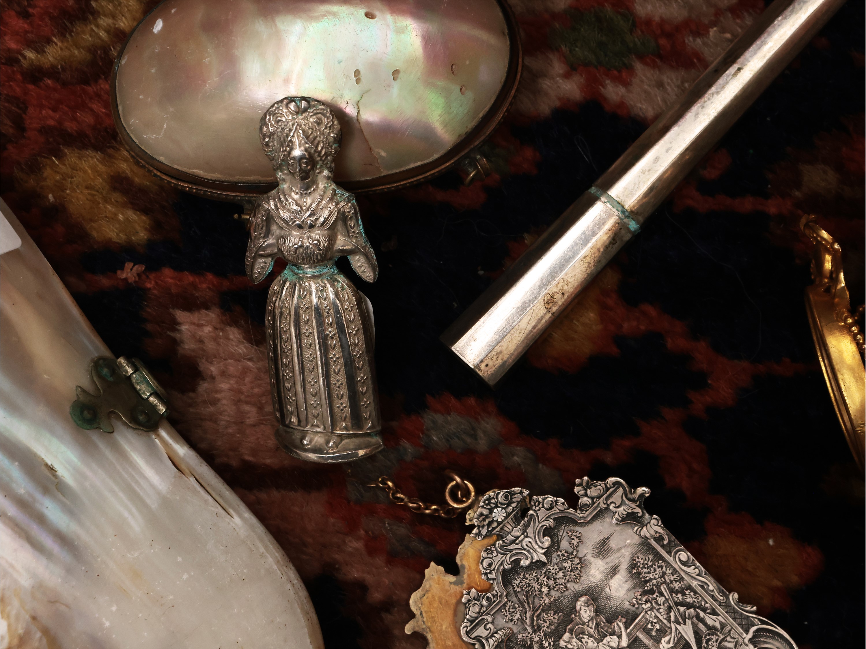 Galanterie con dettagli in argento