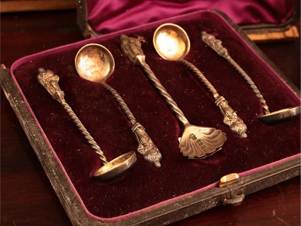 Set di cinque cucchiaini in argento