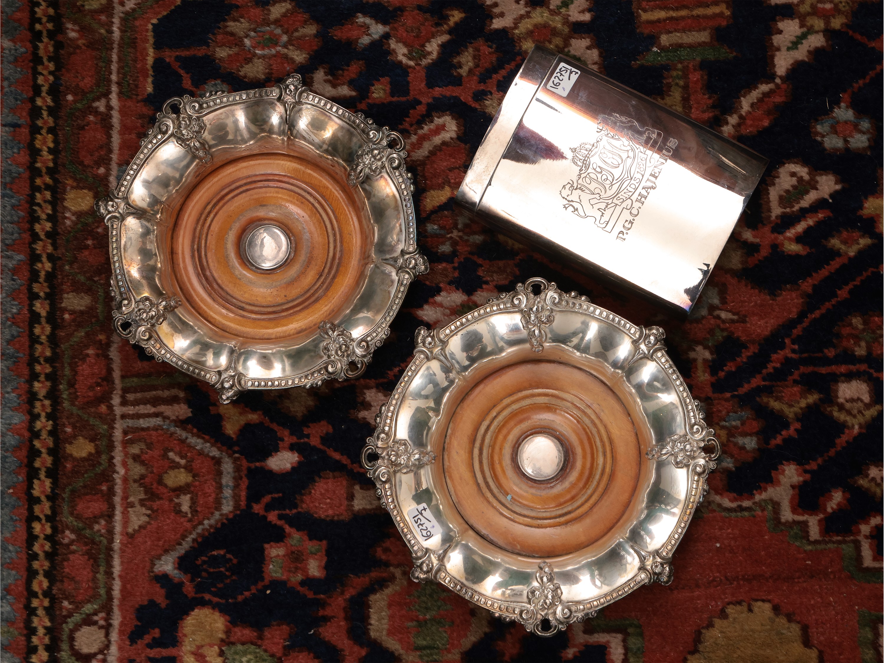 Assortimento di Accessori per la Tavola in Metallo Argentato