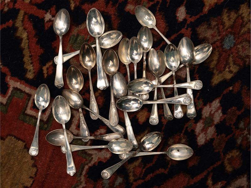 Due serie di cucchiani in argento