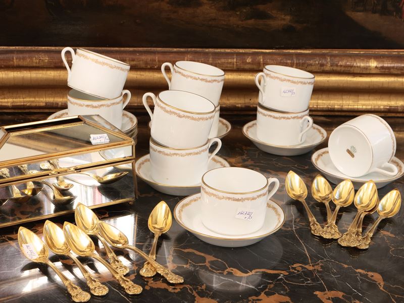 Assortimento di Accessori per Servire il Tè