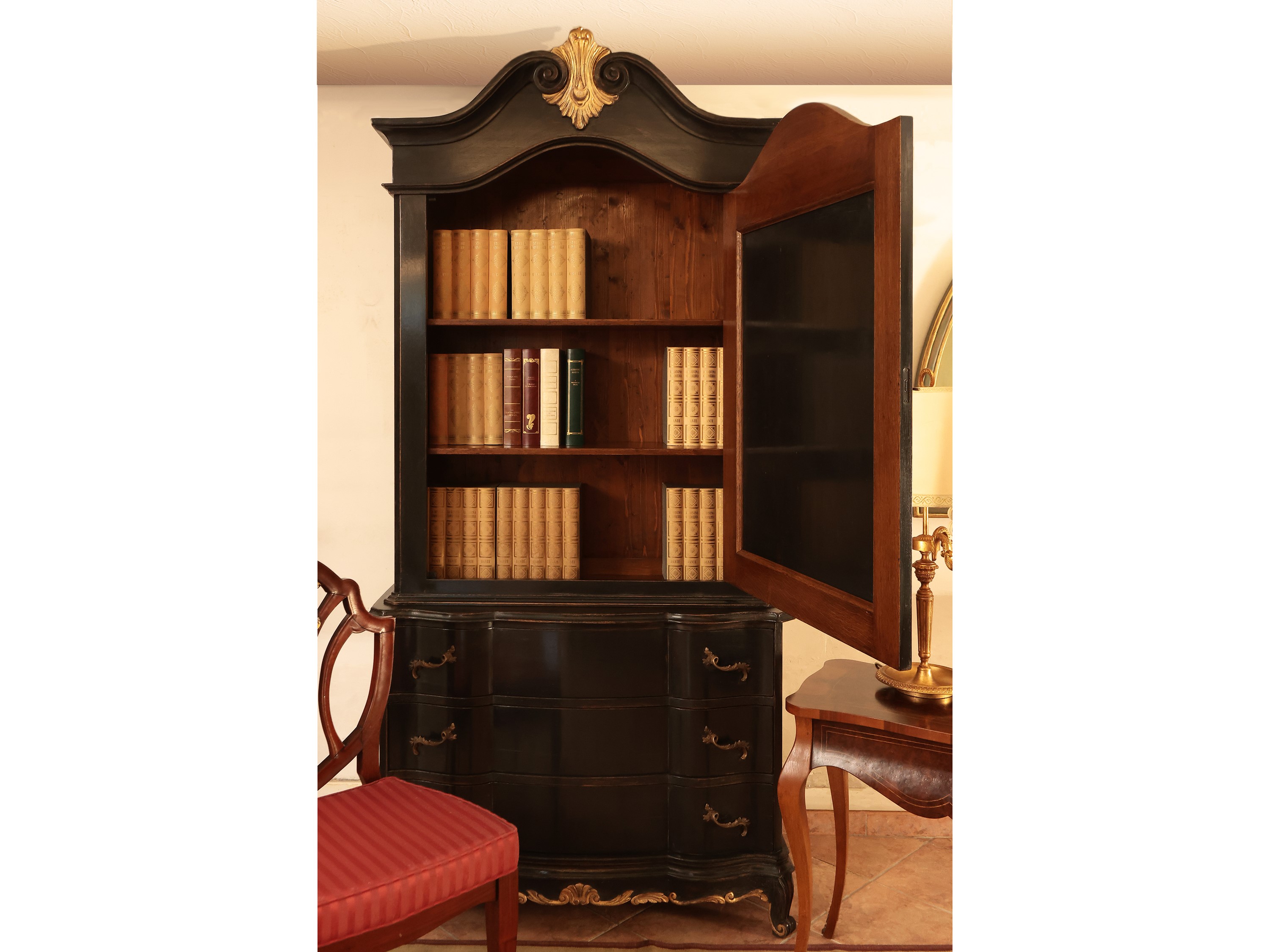 Credenza a due corpi in legno ebanizzato