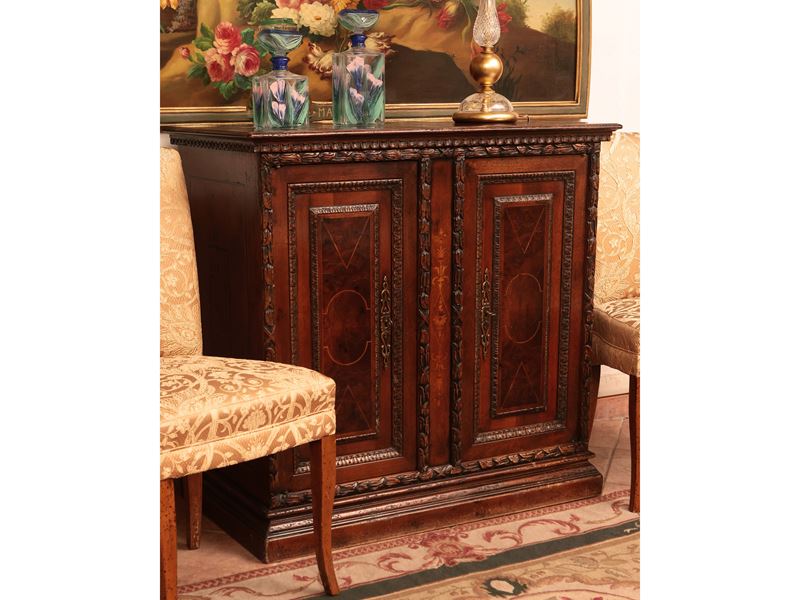Credenza in Noce, Radica ed Altre Essenze