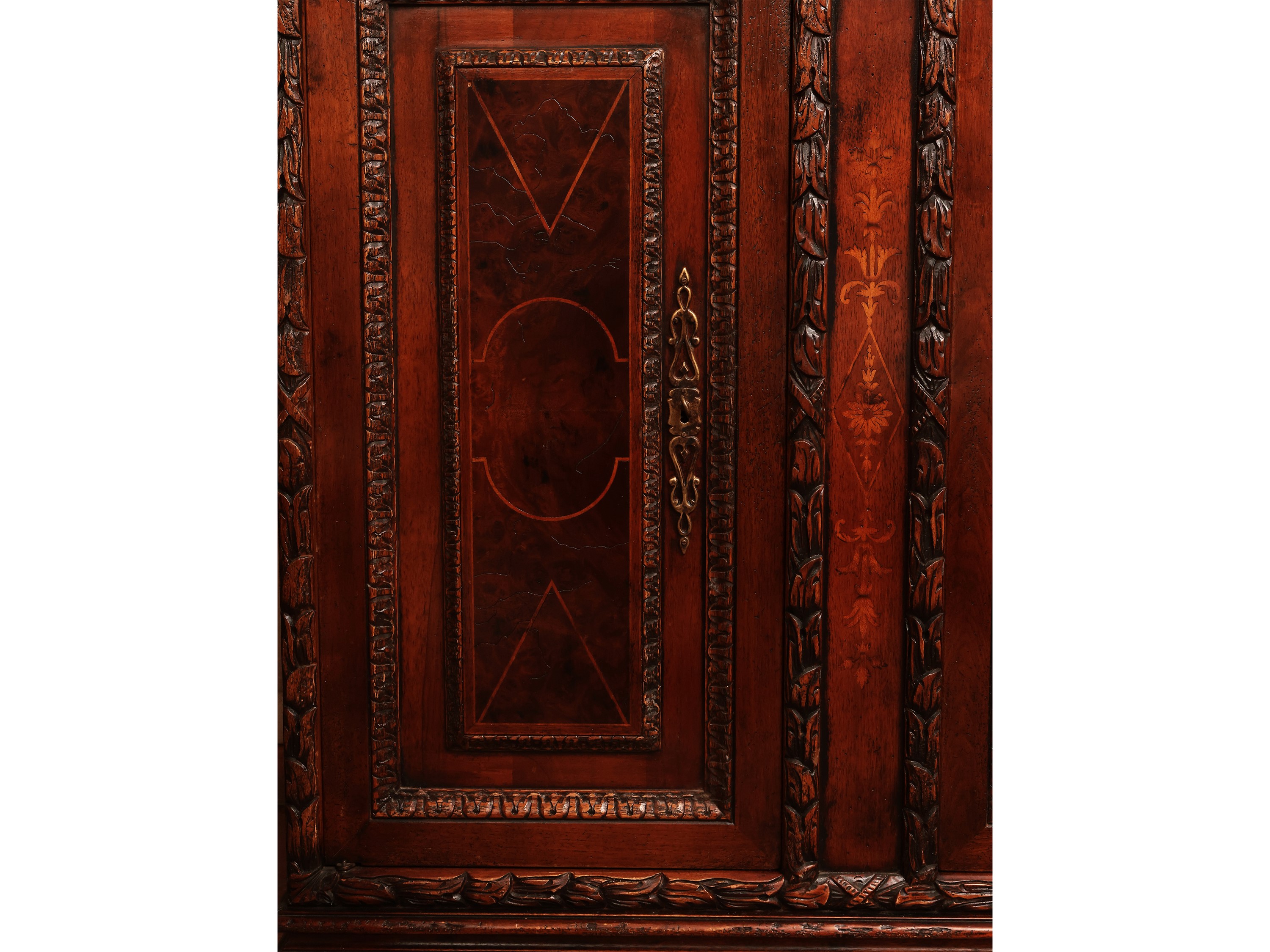 Credenza in Noce, Radica ed Altre Essenze