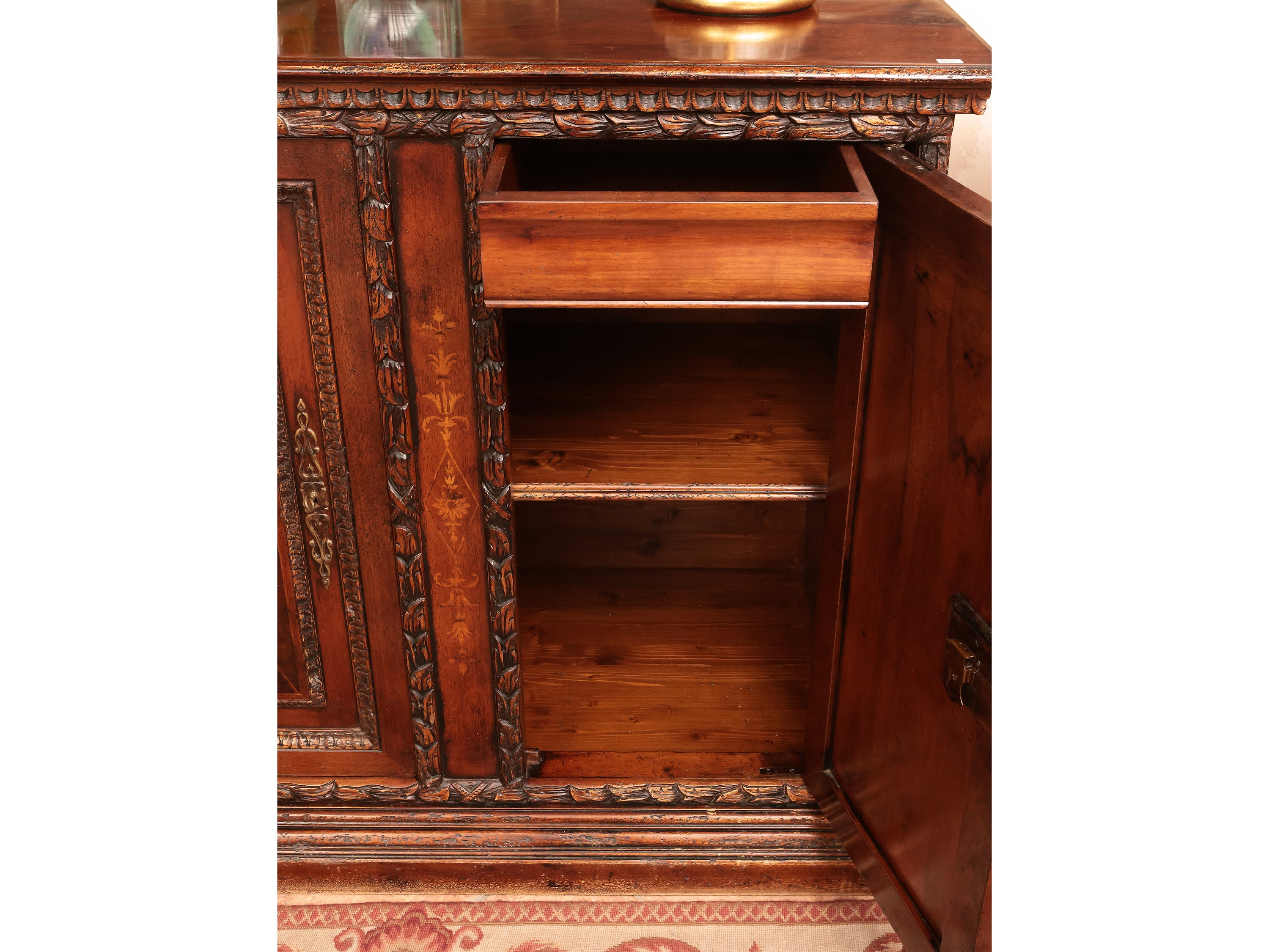 Credenza in Noce, Radica ed Altre Essenze