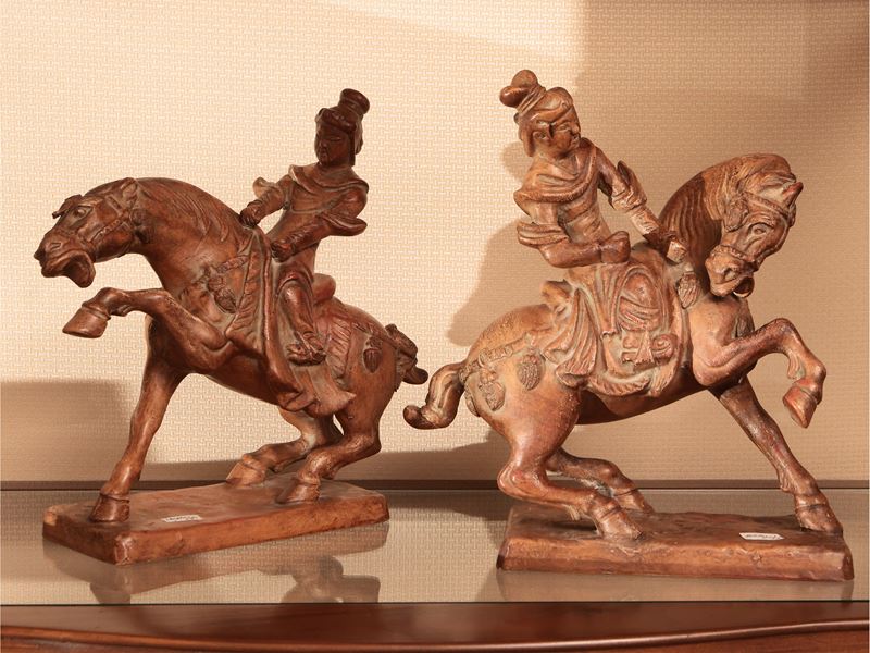 Coppia di Gruppi di Gusto Orientale in Terracotta Patinata