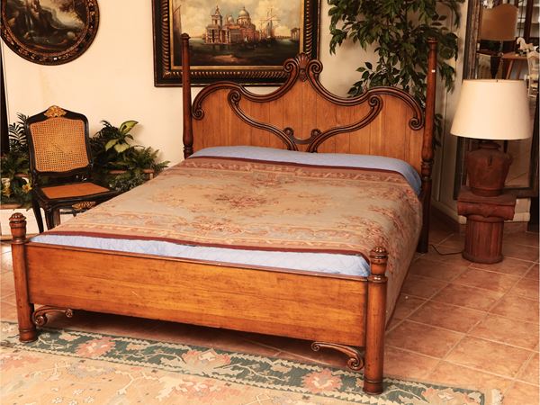 Double bed in soft wood