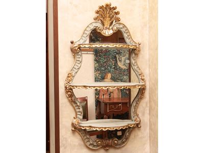 Etagere Pensile in Legno Laccato e Lumeggiato in Oro