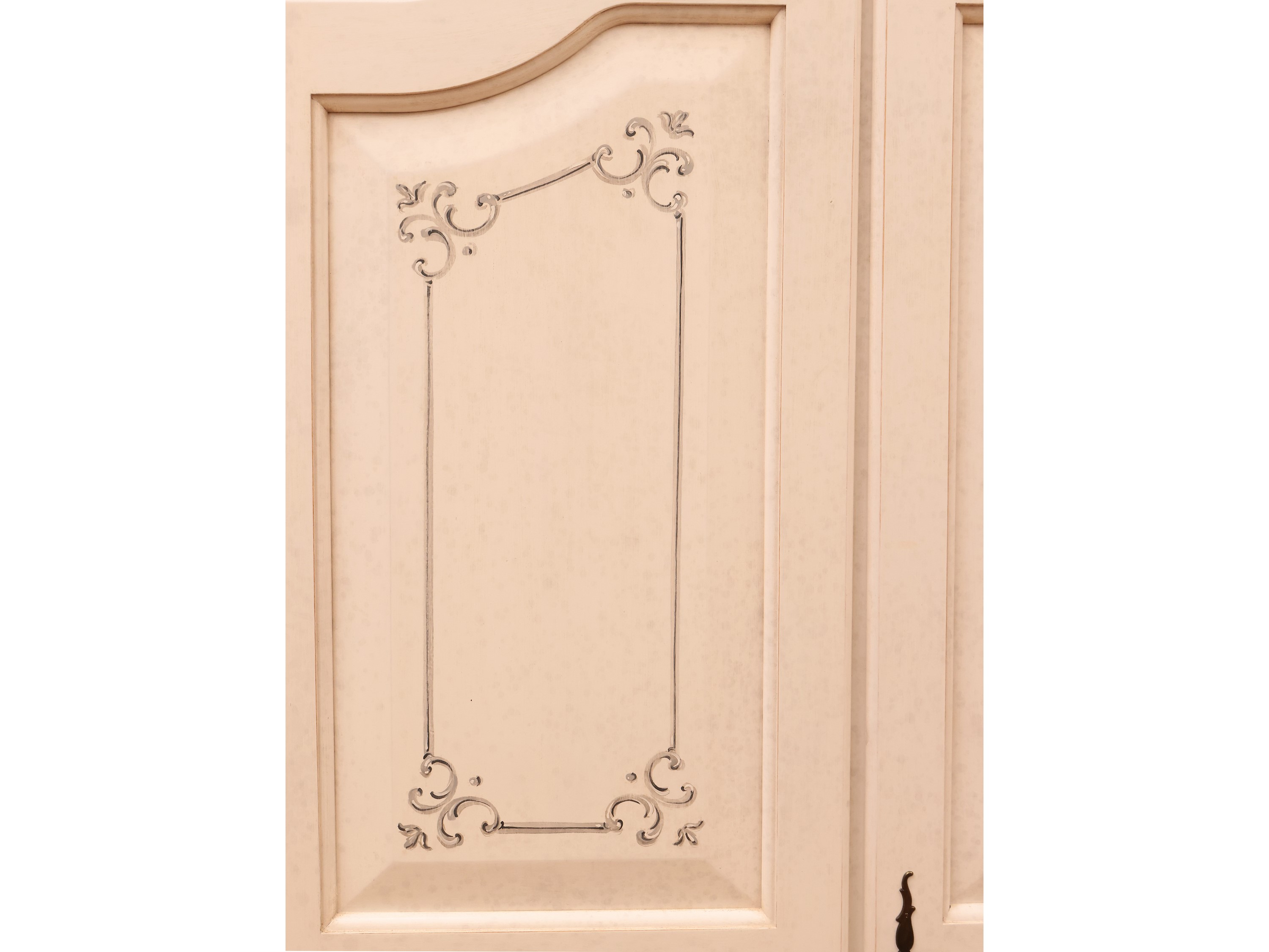 Armadio in Legno Laccato di Gusto Provenzale