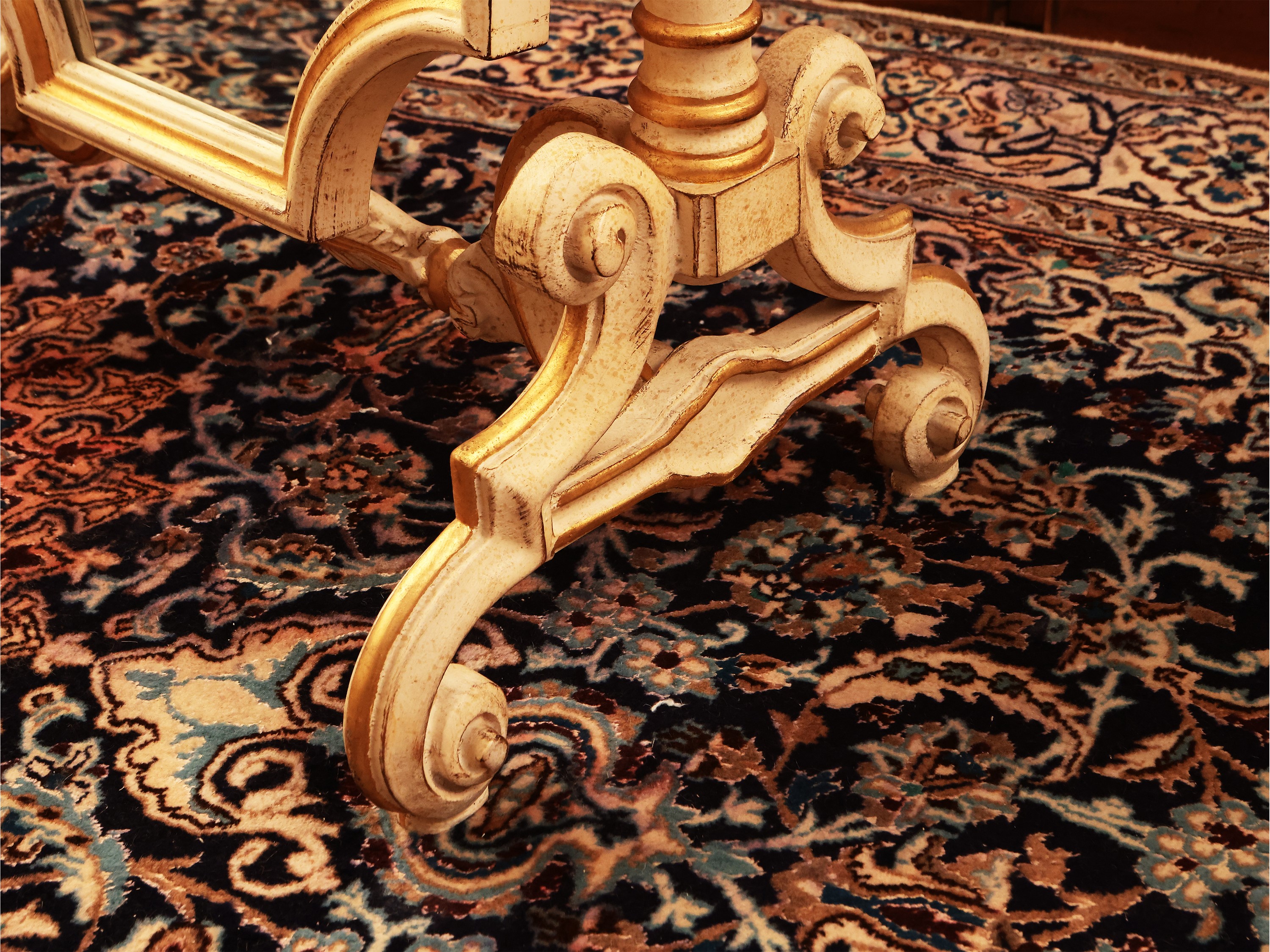 Specchiera a psiche in legno laccato e dorato