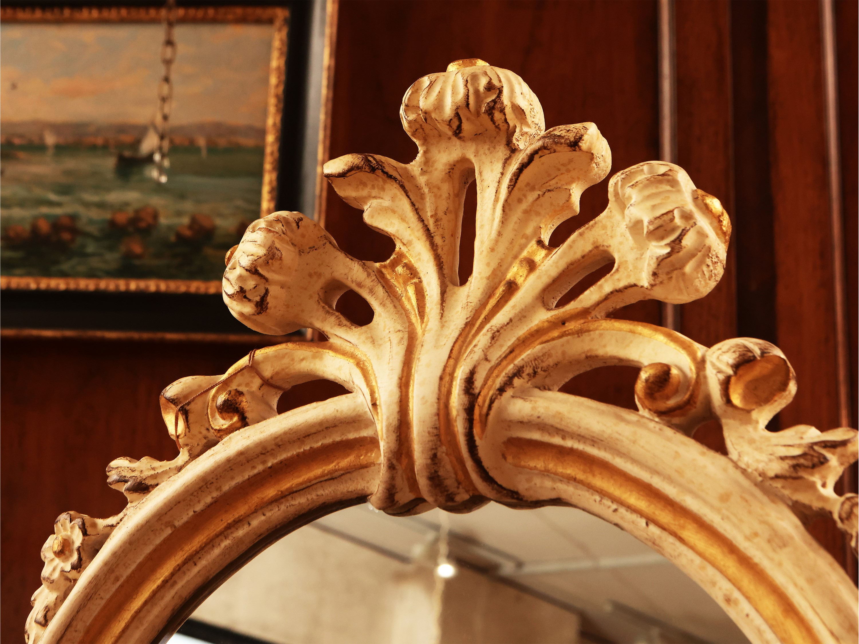 Specchiera a psiche in legno laccato e dorato