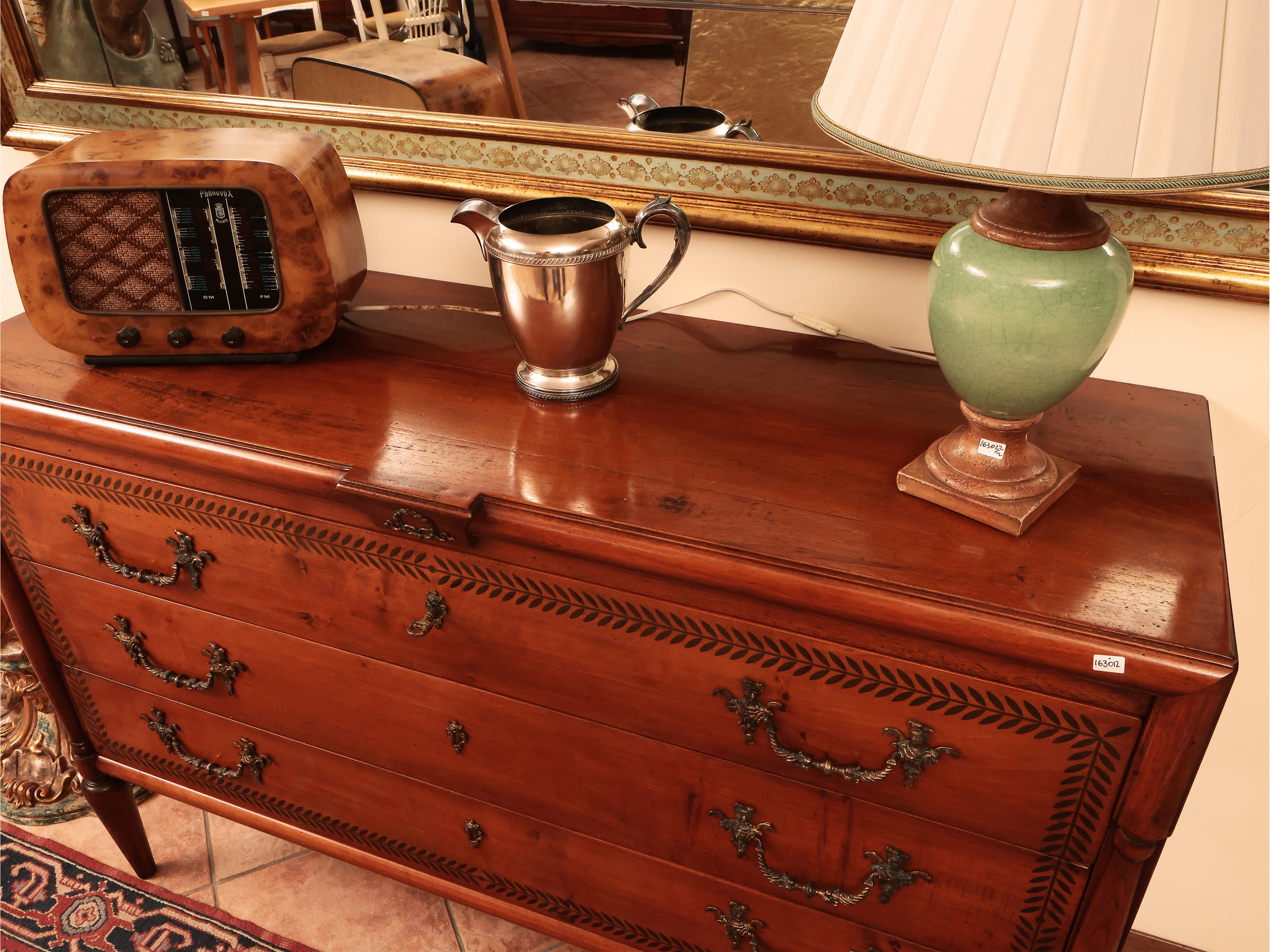 Cassettone in legno di noce