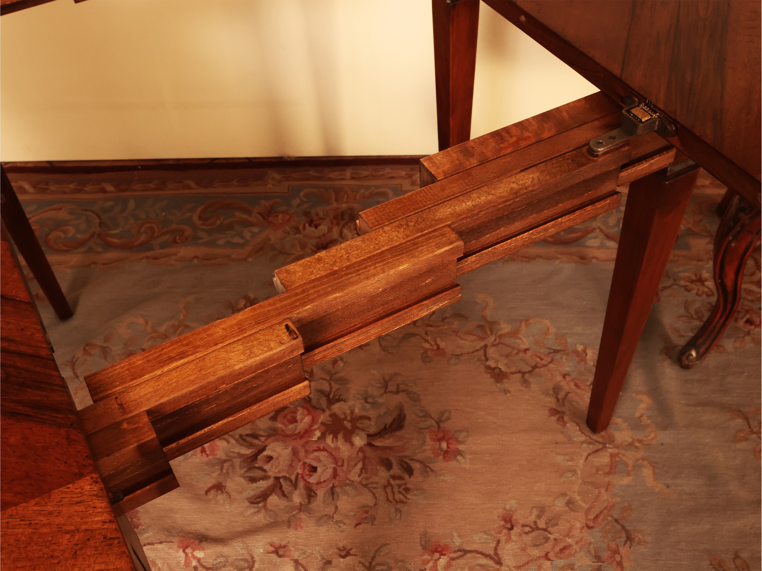 Console a mezzaluna a libro in noce