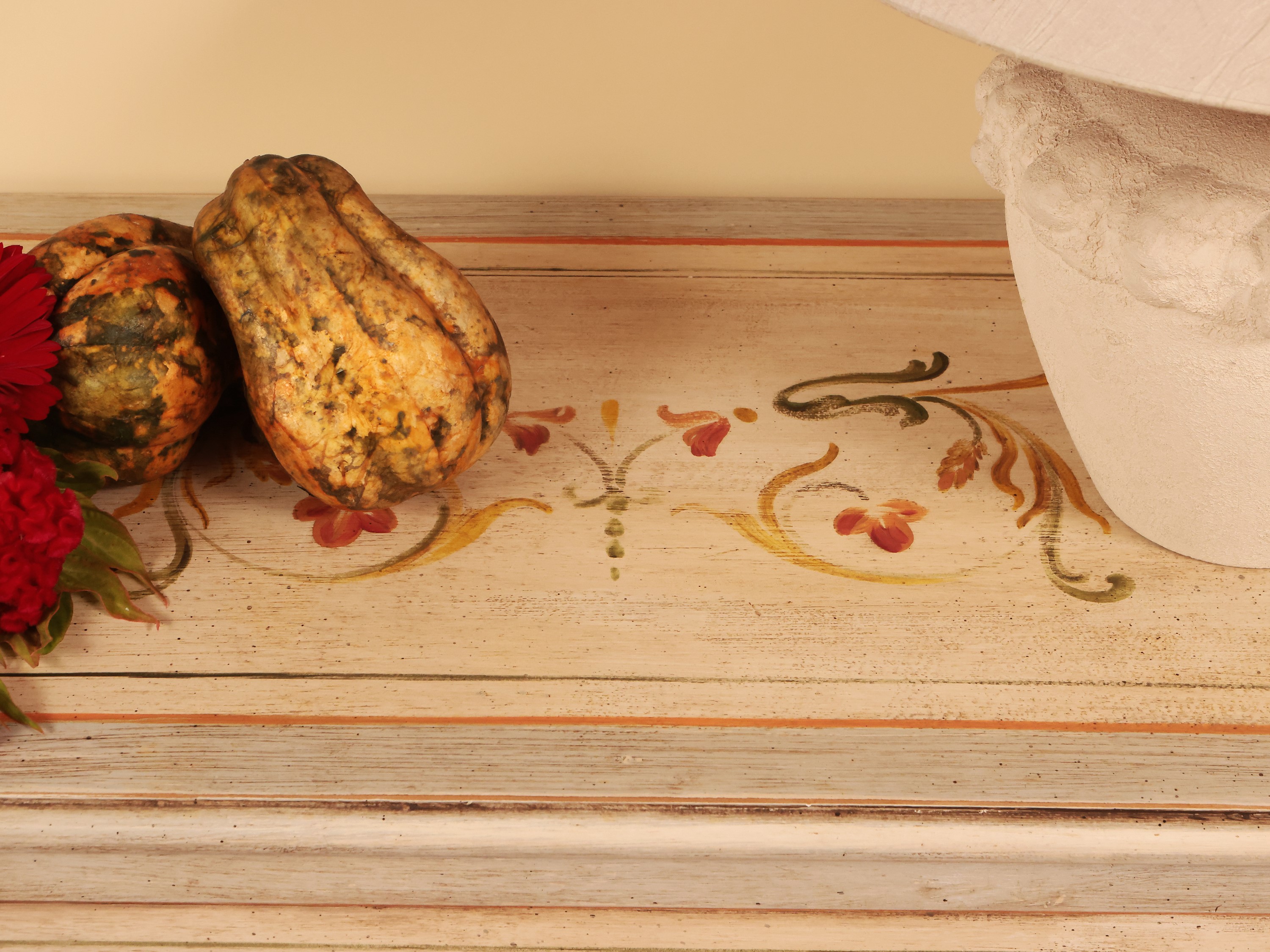 Piccola cassapanca in legno laccato