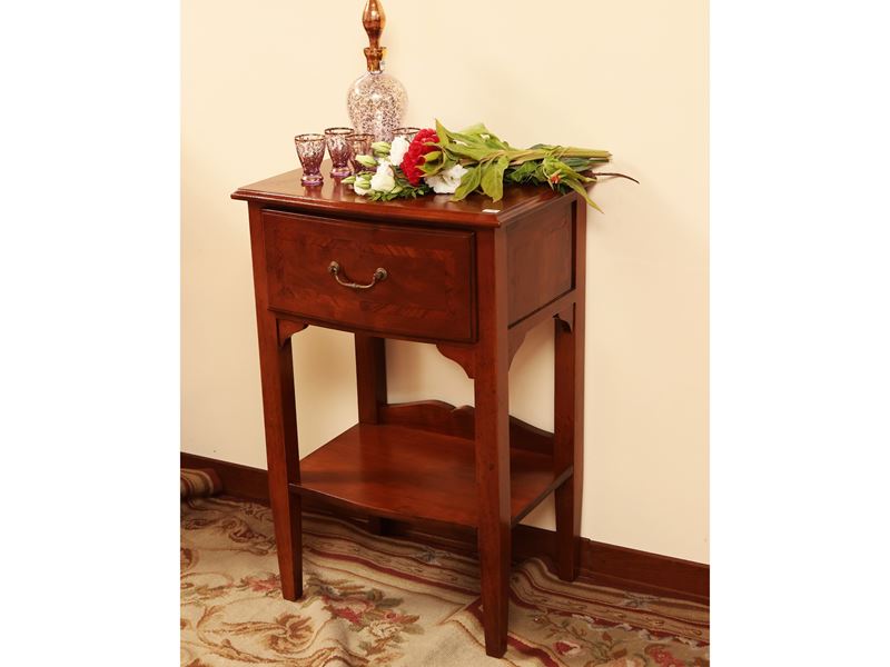 Coppia di Comodini in Noce ed Altre Essenze
