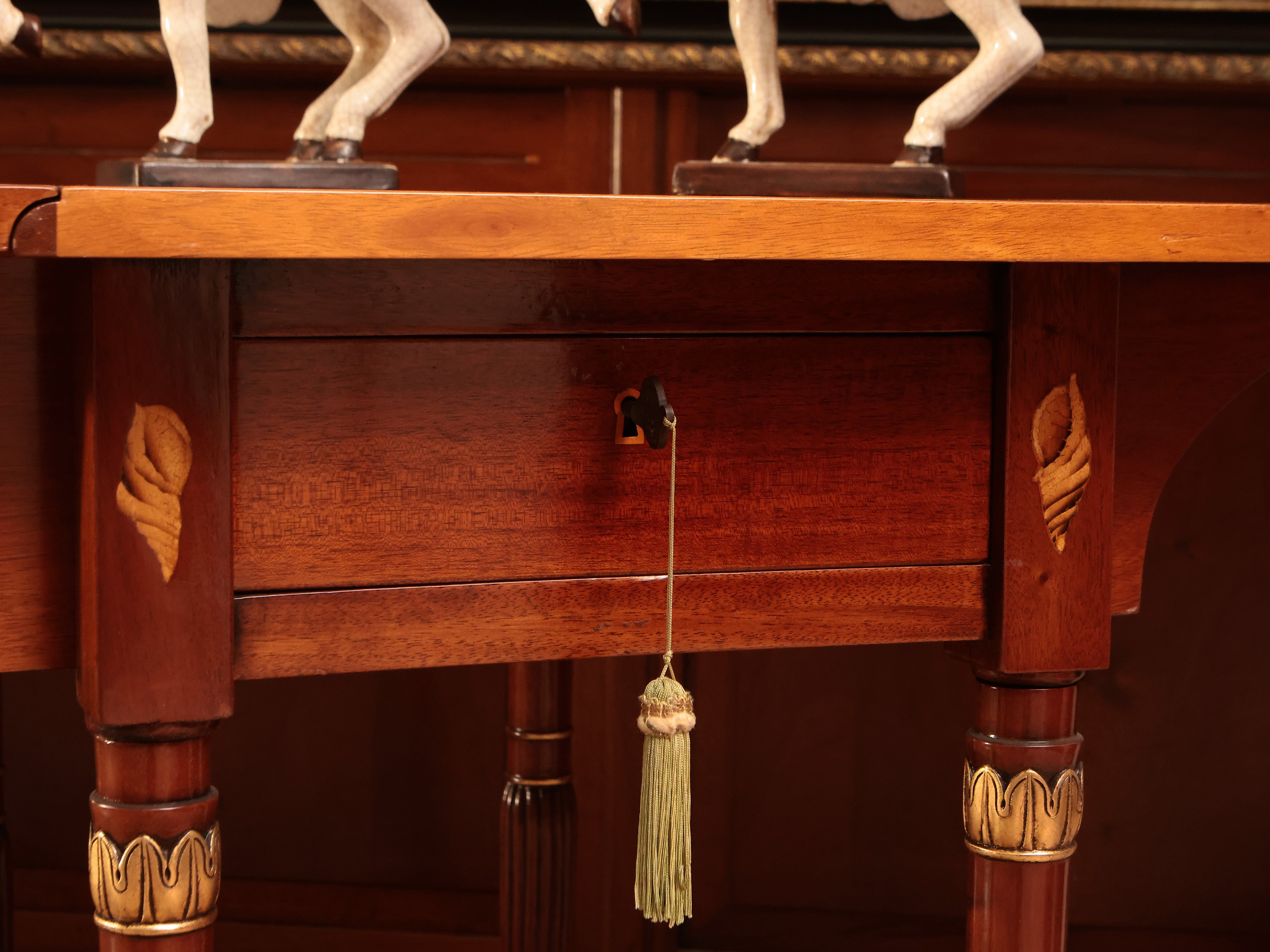 Tavolino a bandelle in mogano