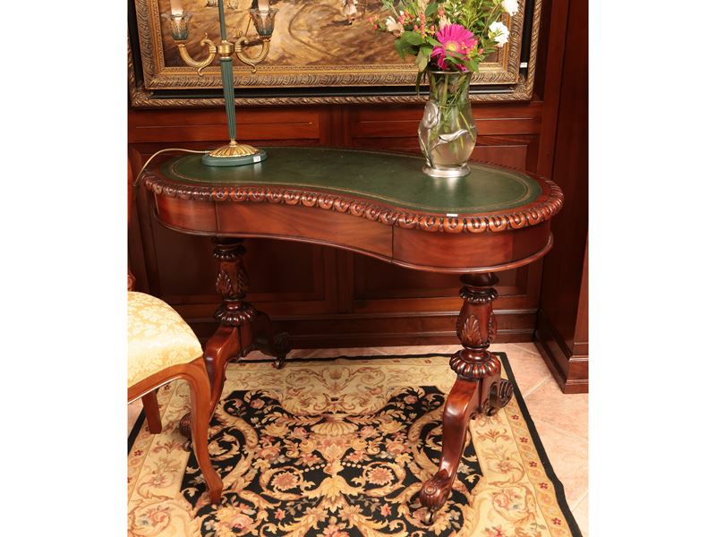 Tavolino a fagiolo in mogano