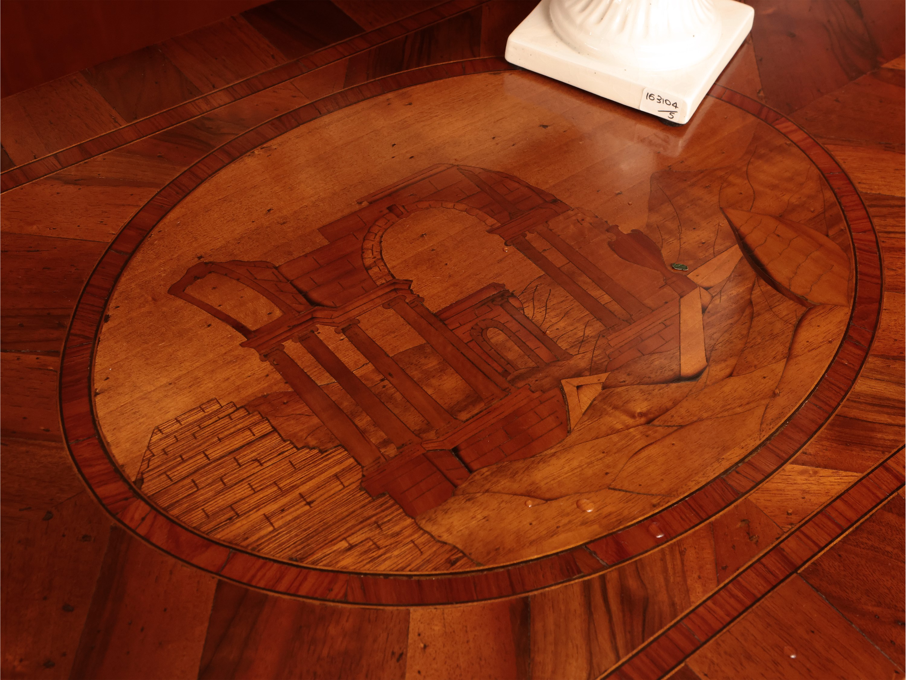 Tavolino da appoggio in noce