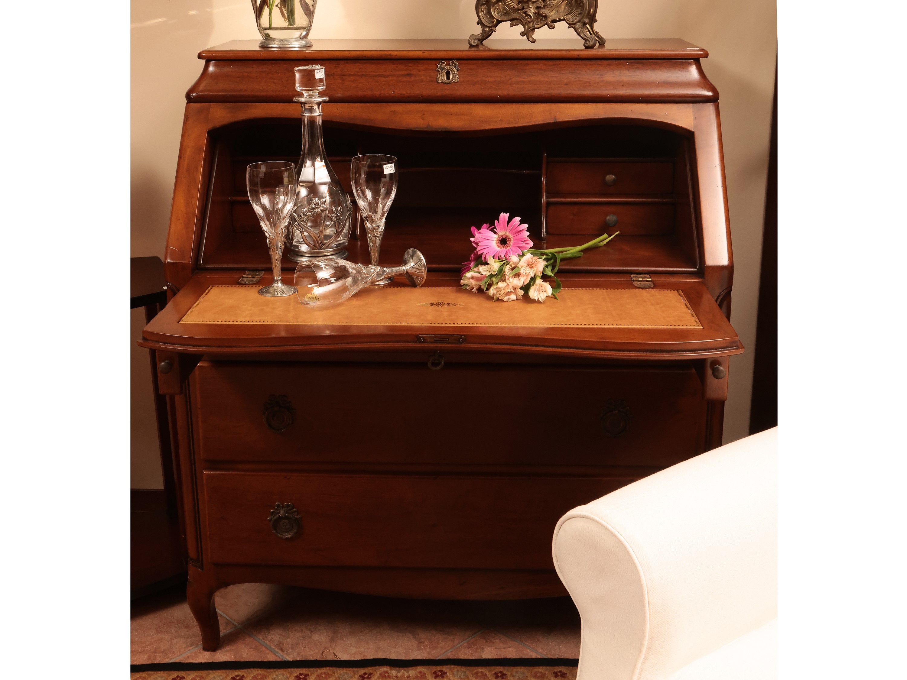 Piccolo cassettone a ribalta