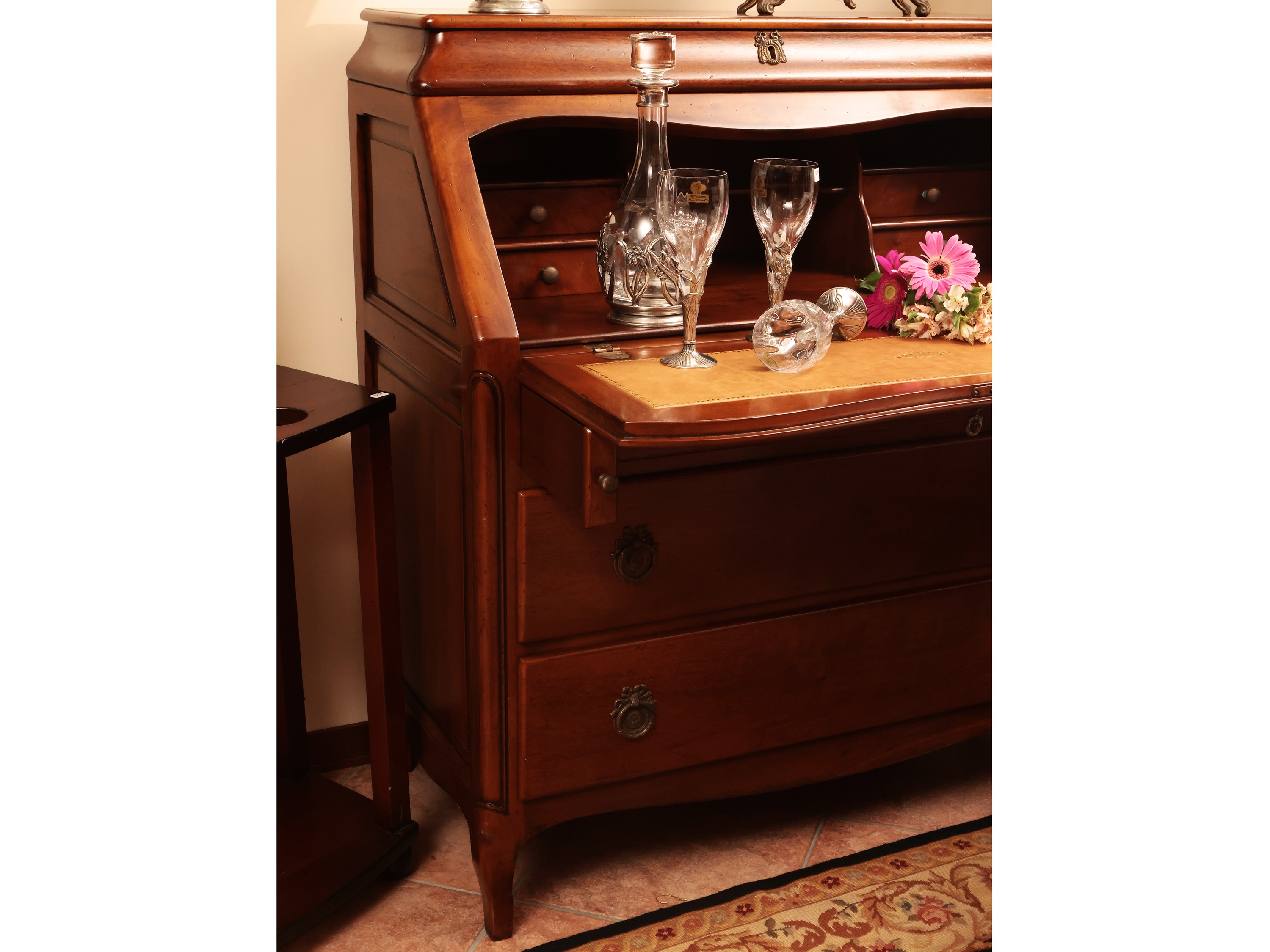 Piccolo cassettone a ribalta