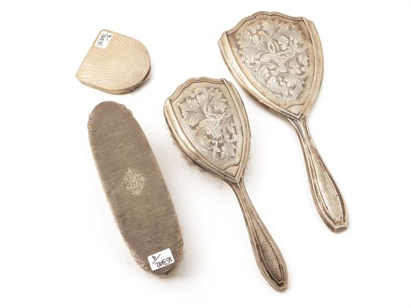 Set di accessori da toilette in argento