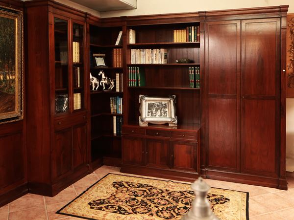 Grande libreria angolare in satinwood ed altre essenze