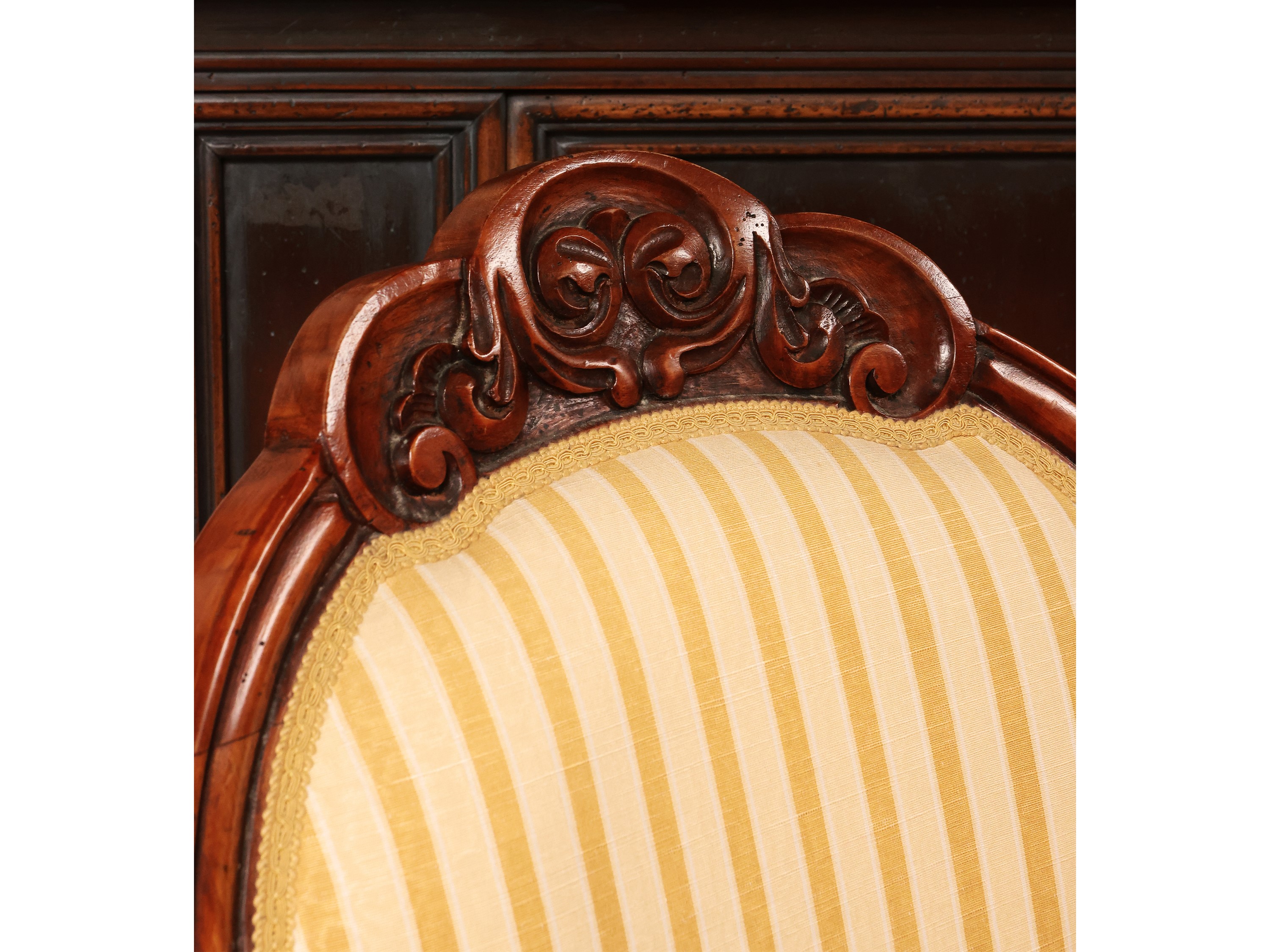 Serie di cinque sedie in stile settecentesco