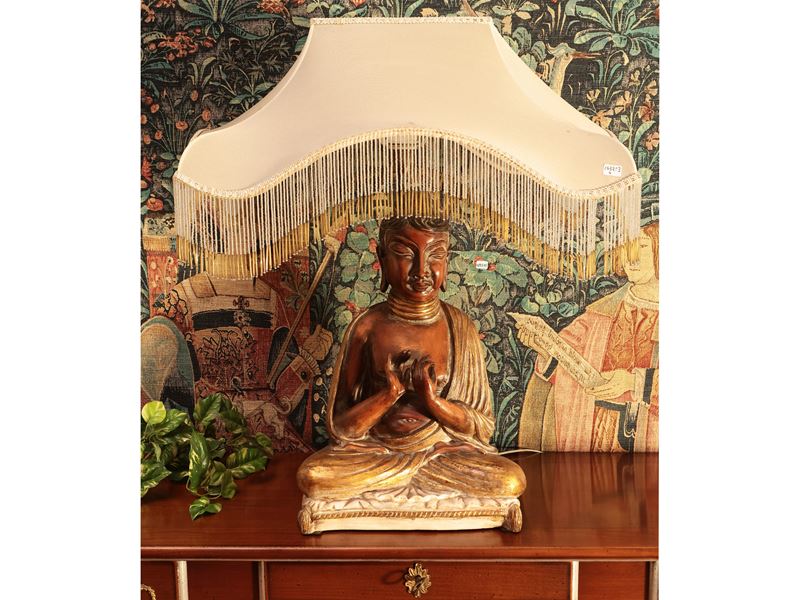 Ceramica a chinoiserie, lume da tavolo con figura di Buddha assiso