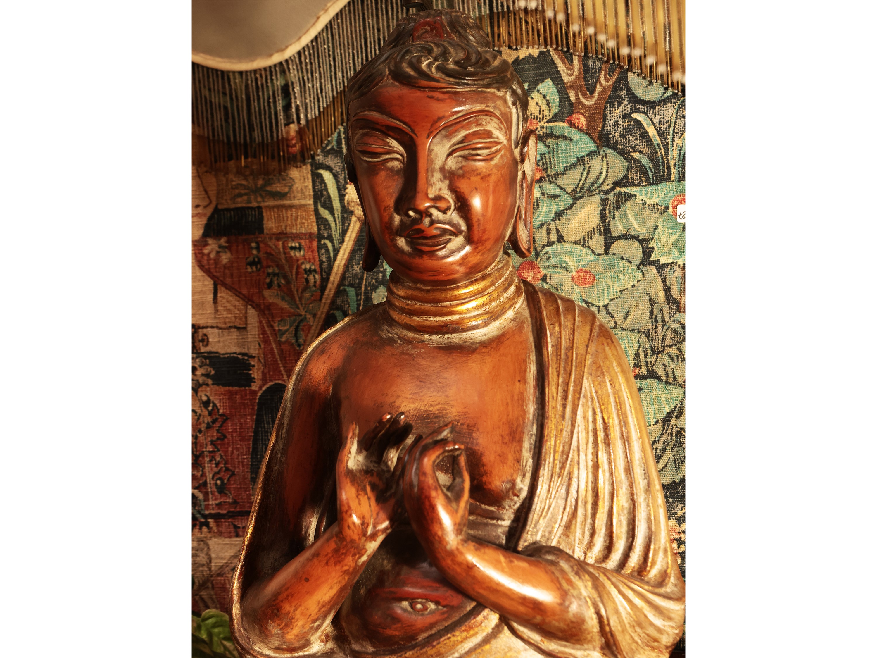 Ceramica a chinoiserie, lume da tavolo con figura di Buddha assiso