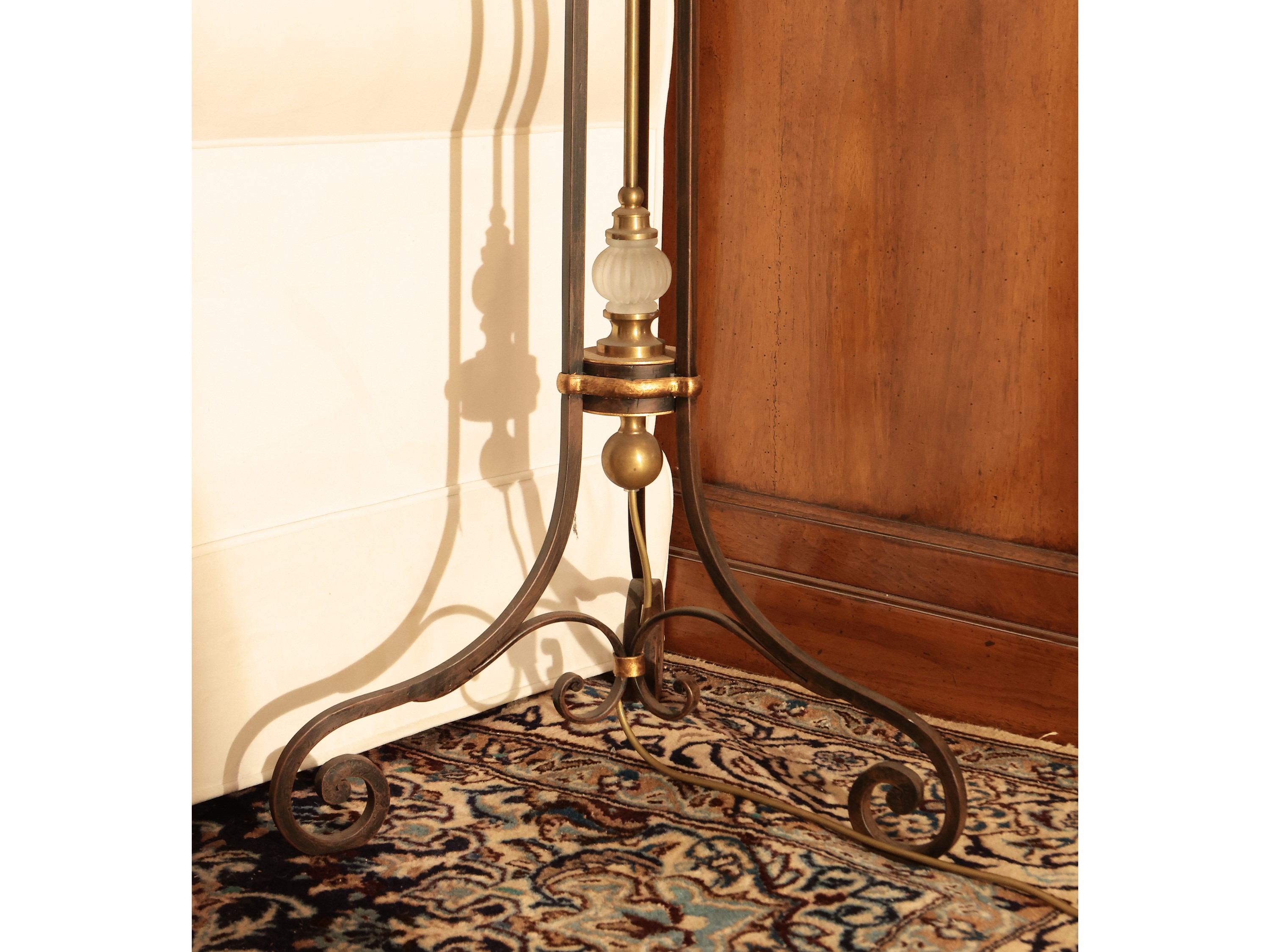 Lume a piantana in ferro battuto