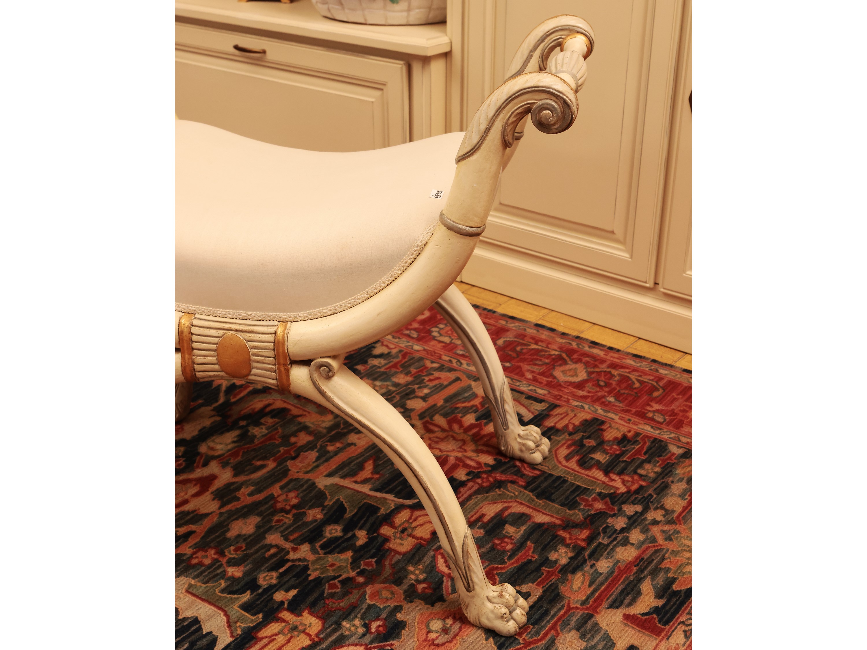 Sgabello a Faldistorio in Legno Laccato Bianco