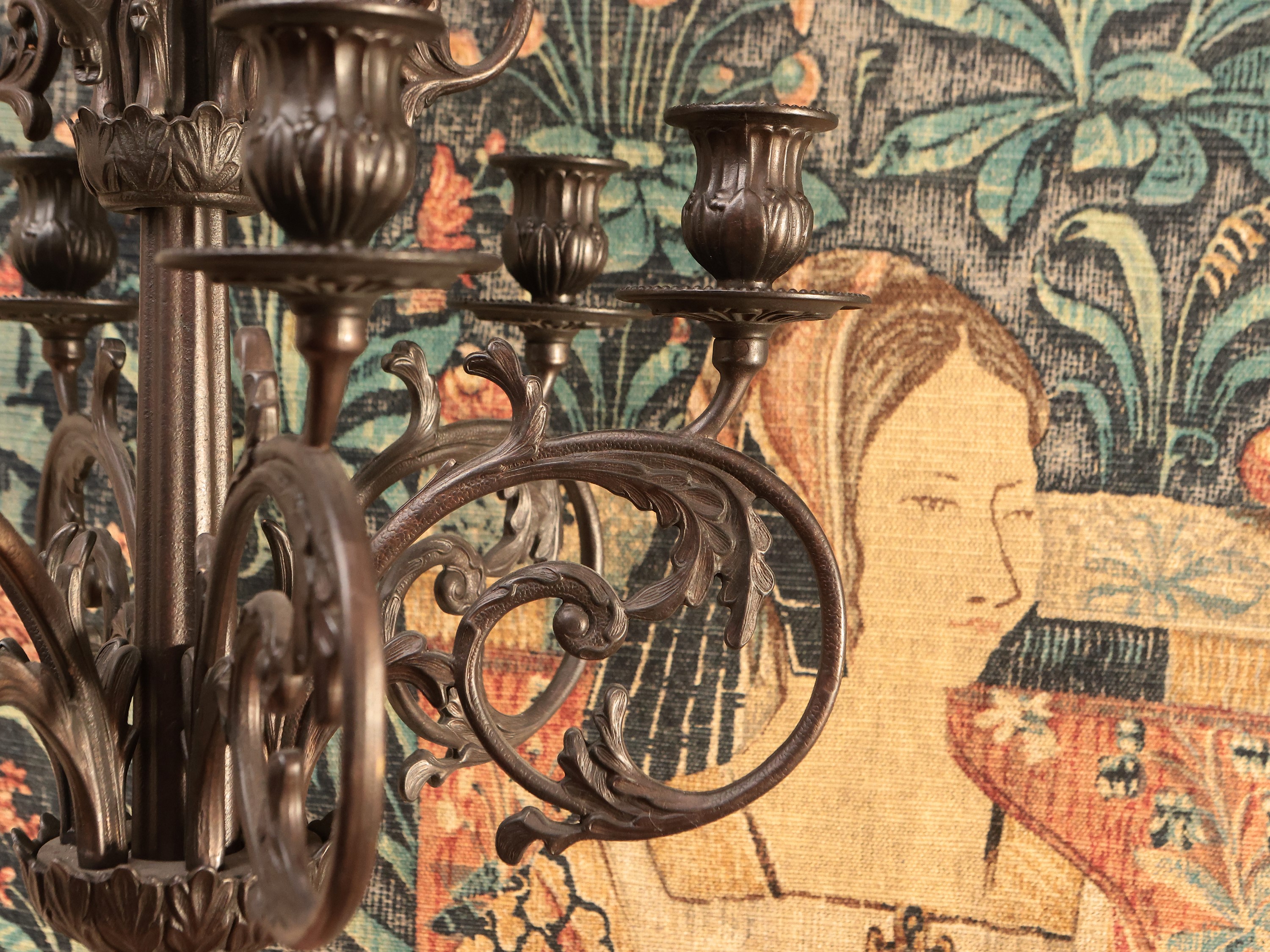 Grande candelabro in metallo