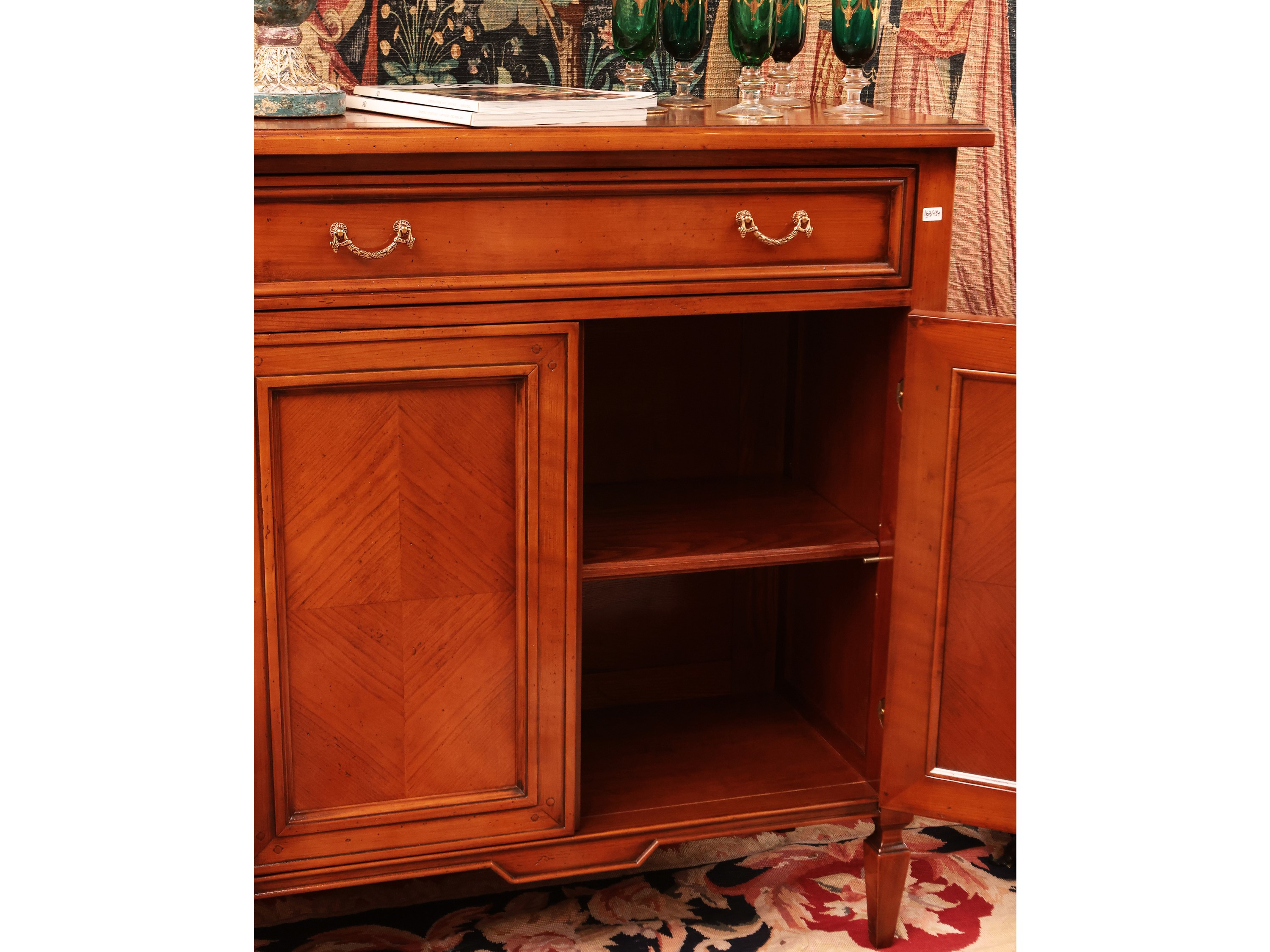 Piccola Credenza Impiallacciata in Ciliegio
