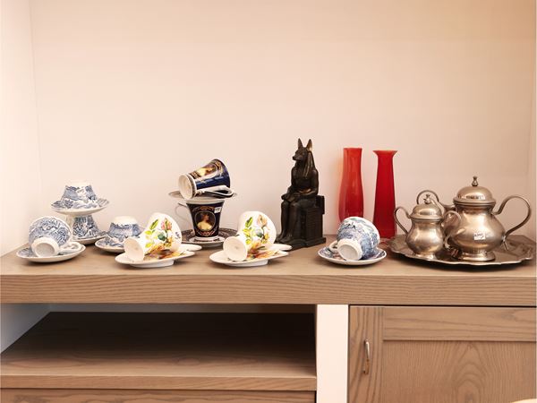 Accessories for serving tea