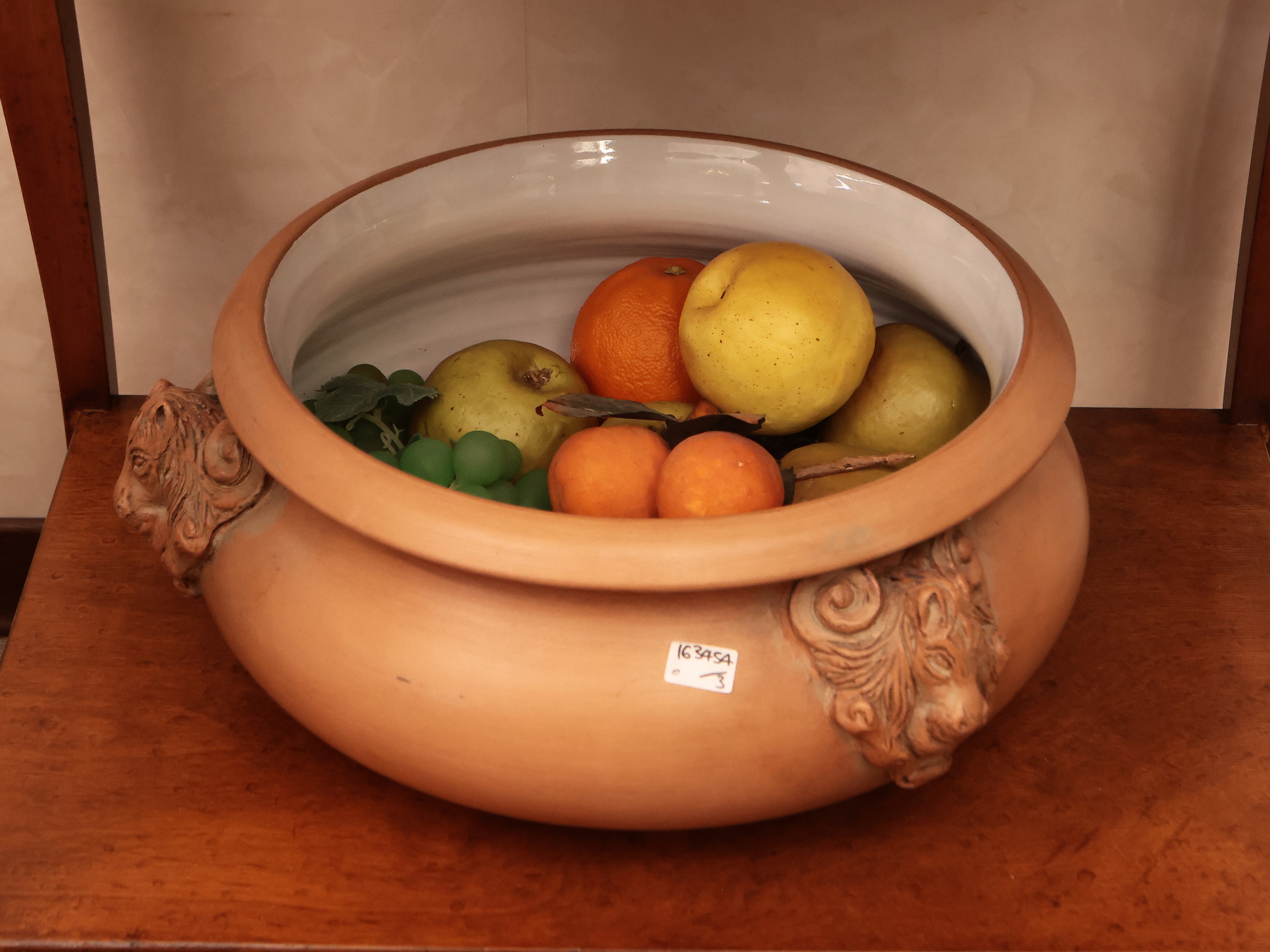 Accessori decorativi, due cornici portaritratti e fruttiera centrotavola in terracotta